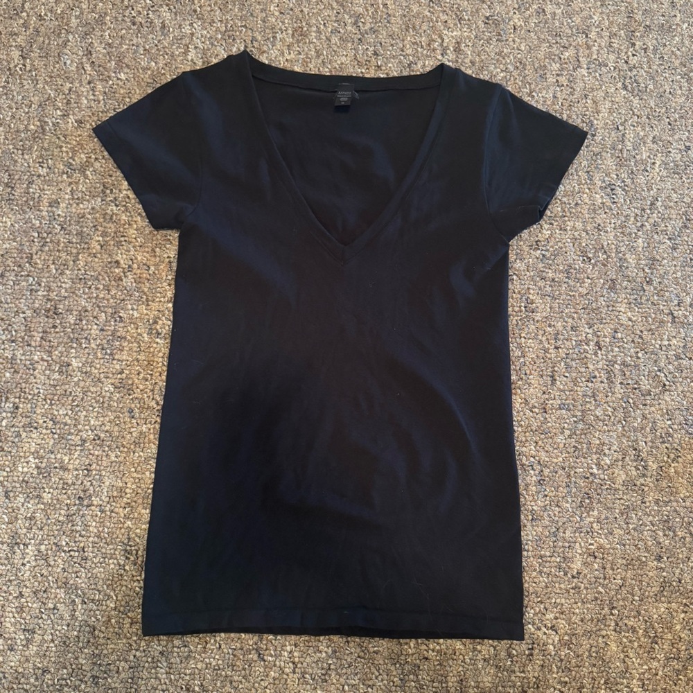 Banana Republic black stretch tee short sleeve detail- V Neck- Medium
